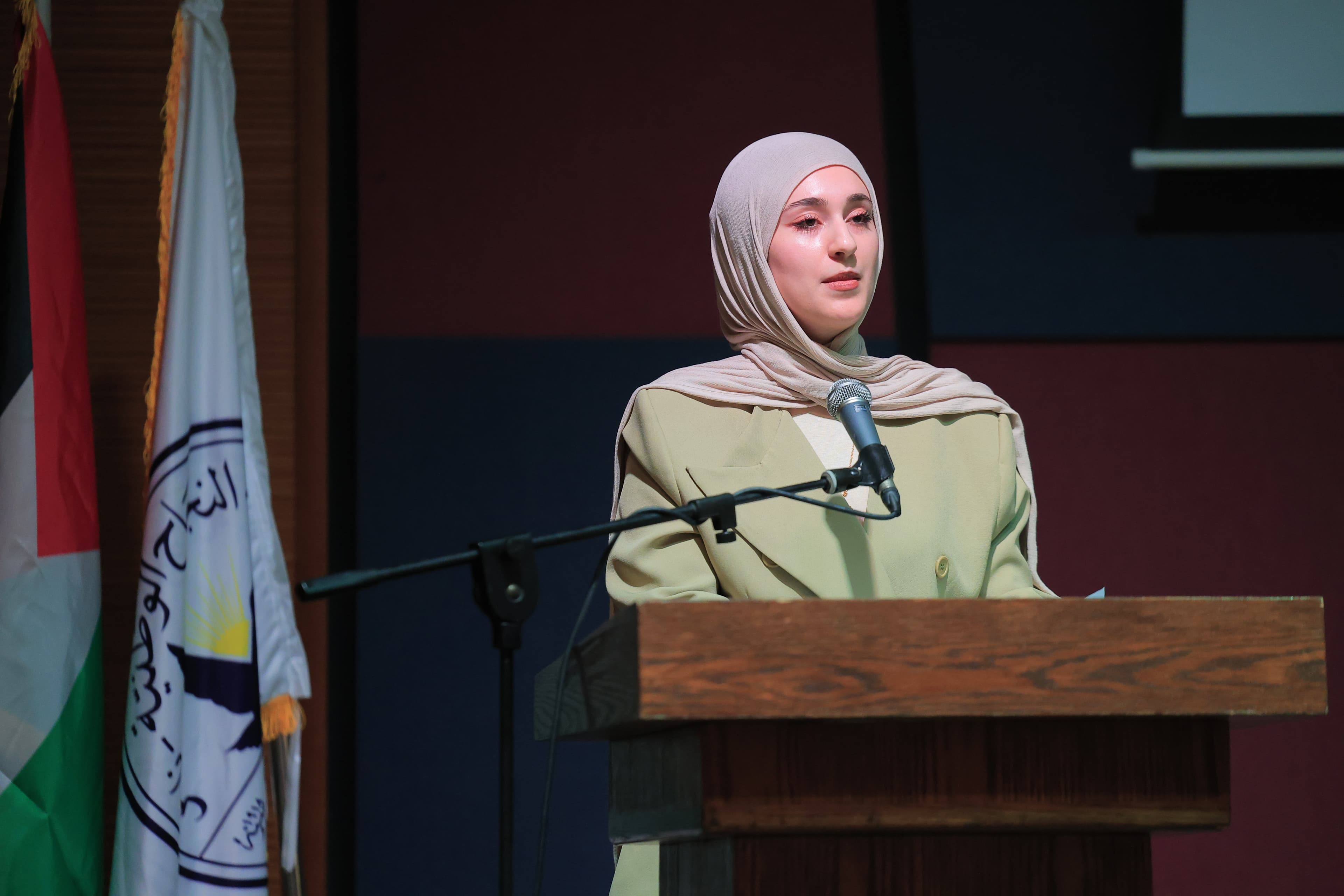 عمادة شؤون الطلبة تنظم لقاءً لإشهار وتوقيع إصدارات أدبية لطلبة الجامعة بالتعاون مع وزارة الثقافة